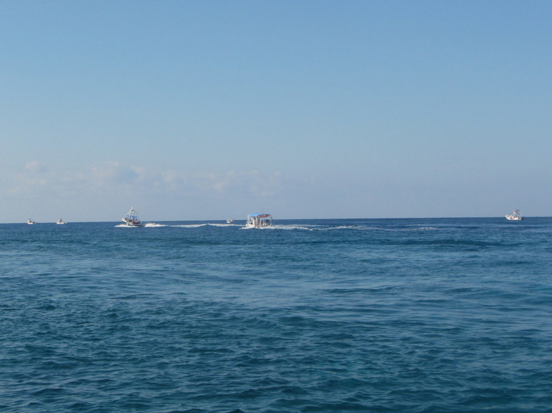 002 Many dive boats going out IMG_9152.jpg