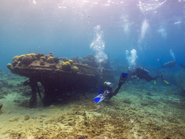 Divers on Wreck-2